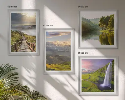 Posterset met lijsten berglandschappen met een waterval