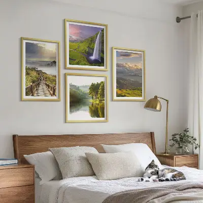 Posterset met lijsten berglandschappen met een waterval