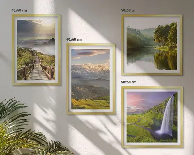 Posterset met lijsten berglandschappen met een waterval
