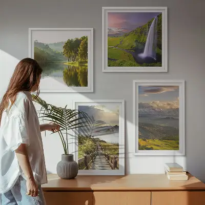 Posterset met lijsten berglandschappen met een waterval