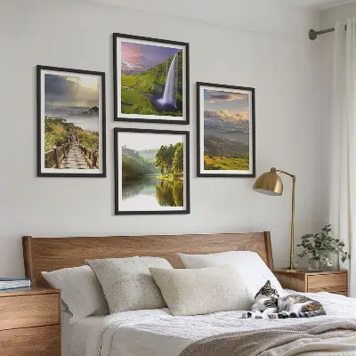 Posterset met lijsten berglandschappen met een waterval