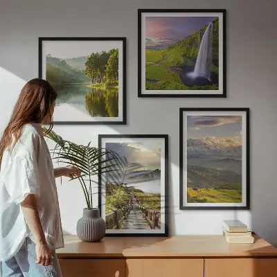 Posterset met lijsten berglandschappen met een waterval