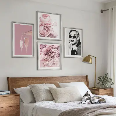 Posterset met lijst decoratie met bloemen, pioenrozen en rozen in elegante stijl
