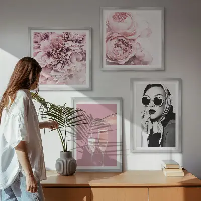 Posterset met lijst decoratie met bloemen, pioenrozen en rozen in elegante stijl