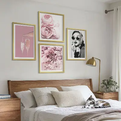 Posterset met lijst decoratie met bloemen, pioenrozen en rozen in elegante stijl