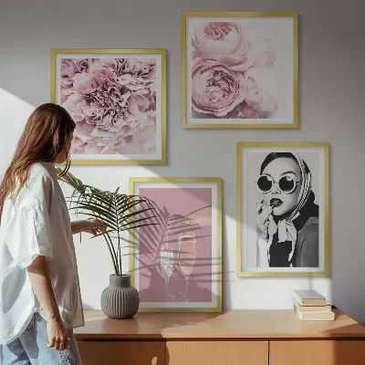 Posterset met lijst decoratie met bloemen, pioenrozen en rozen in elegante stijl