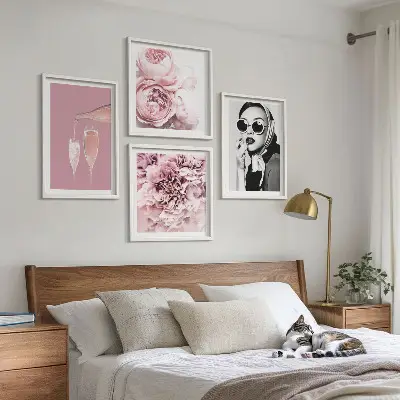 Posterset met lijst decoratie met bloemen, pioenrozen en rozen in elegante stijl