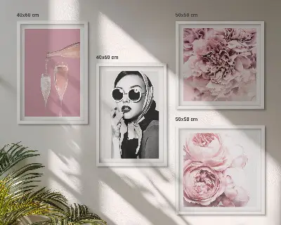 Posterset met lijst decoratie met bloemen, pioenrozen en rozen in elegante stijl