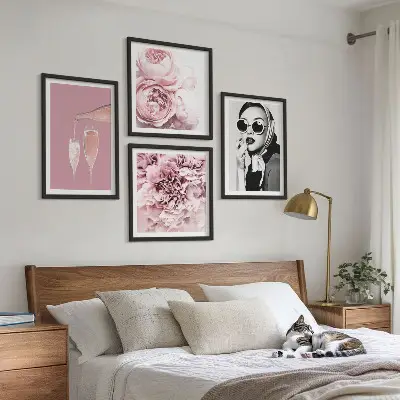 Posterset met lijst decoratie met bloemen, pioenrozen en rozen in elegante stijl