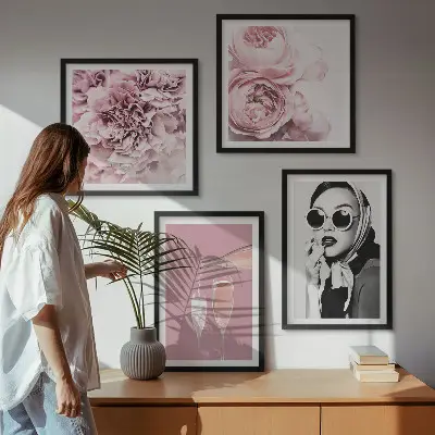 Posterset met lijst decoratie met bloemen, pioenrozen en rozen in elegante stijl