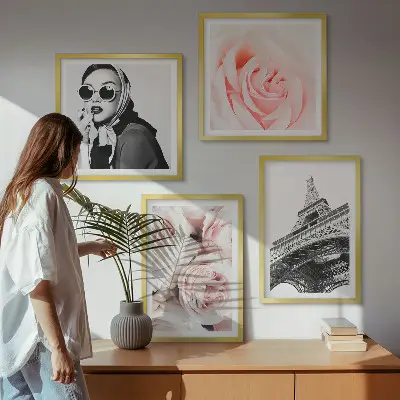 Eiffels portret van een vrouw met rozen meerluik in lijst
