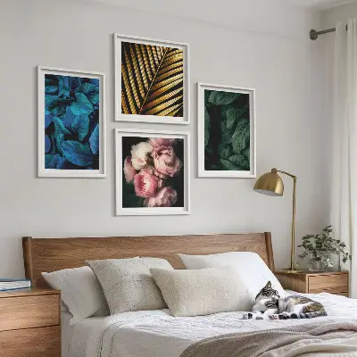 Set posters met lijst met bladeren en bloemen in verschillende kleuren