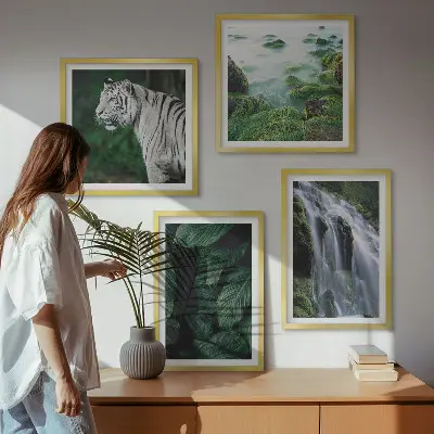 Witte tijger bij een waterval met bladeren meerluik in lijst