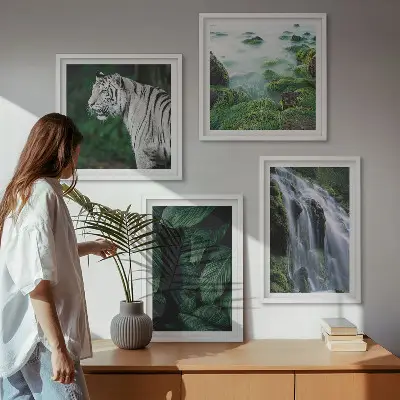 Witte tijger bij een waterval met bladeren meerluik in lijst
