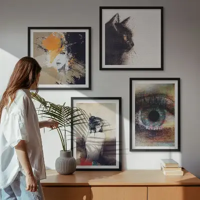 Set van posters met lijst portret van een vrouw met oog en kleurrijke emoties