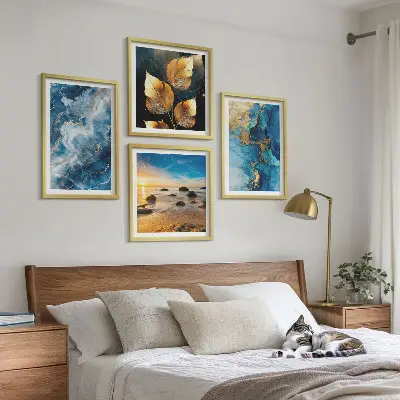 Meerluik met blauw-gouden patronen in lijst