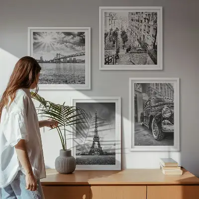 Set van posters met lijst stadsgezichten met bruggen, de Eiffeltoren en auto's