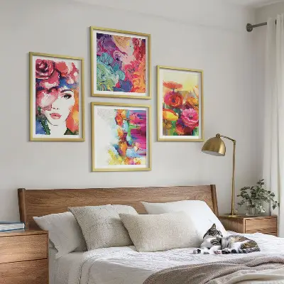 Set van posters met lijst bloemen met intense kleuren in portretstand