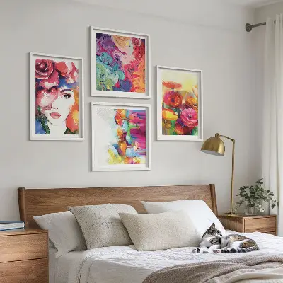 Set van posters met lijst bloemen met intense kleuren in portretstand