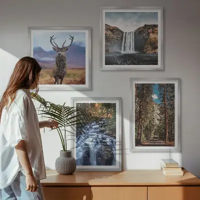 Meerluik met hert in bos bij waterval ingelijst