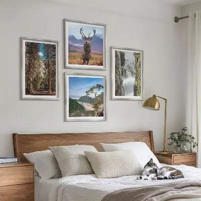 Set van posters met lijst natuurlandschap met bos bergen weg en herten