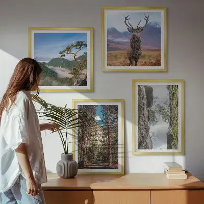 Set van posters met lijst natuurlandschap met bos bergen weg en herten