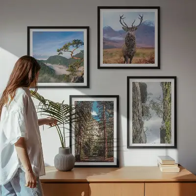 Set van posters met lijst natuurlandschap met bos bergen weg en herten