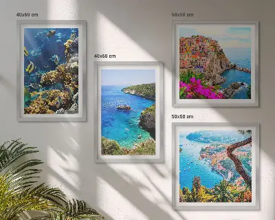 Posterset met lijst uitzicht op zee met kleurrijke huizen