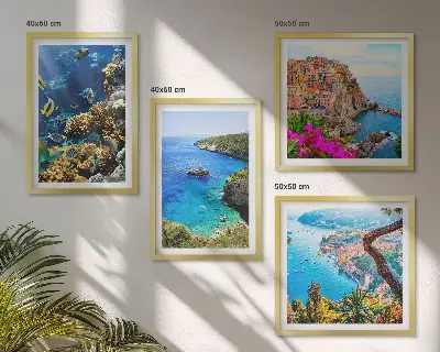 Posterset met lijst uitzicht op zee met kleurrijke huizen