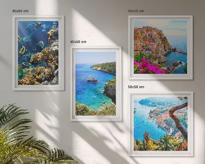 Posterset met lijst uitzicht op zee met kleurrijke huizen