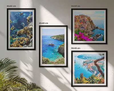 Posterset met lijst uitzicht op zee met kleurrijke huizen