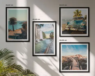 Set van posters met lijst Vakantie met palmbomen en een waterval