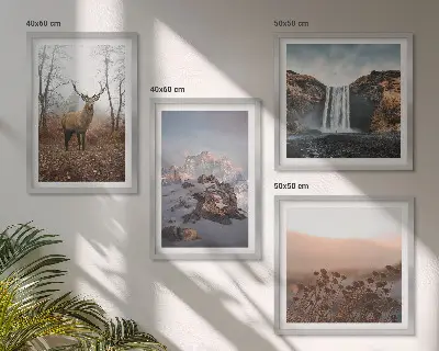 Meerluik in lijst met wilde landschappen, bergen en herten
