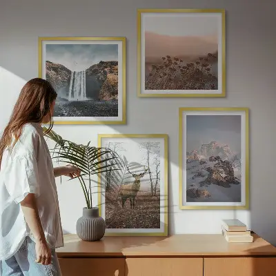 Meerluik in lijst met wilde landschappen, bergen en herten