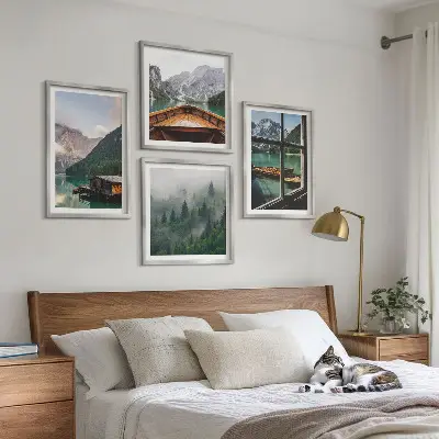 Bergmeer met huisjes meerluik in lijst
