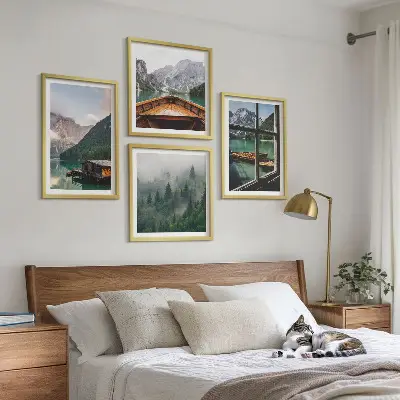 Bergmeer met huisjes meerluik in lijst