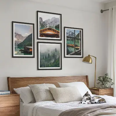 Bergmeer met huisjes meerluik in lijst