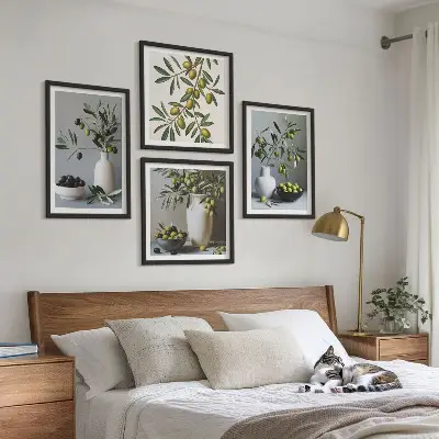 Set van posters met lijst Olijven in vazen ​​in ingetogen kleuren.