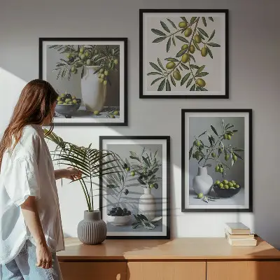 Set van posters met lijst Olijven in vazen ​​in ingetogen kleuren.