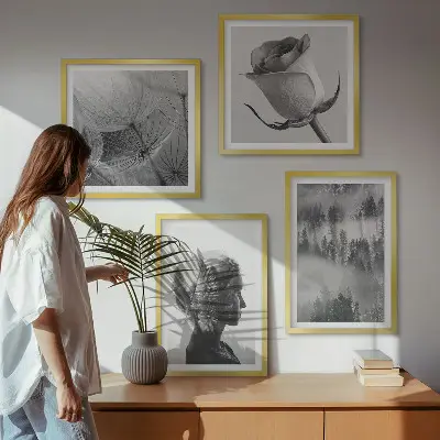 Portret van een vrouw in de mist van het bos meerluik in lijst