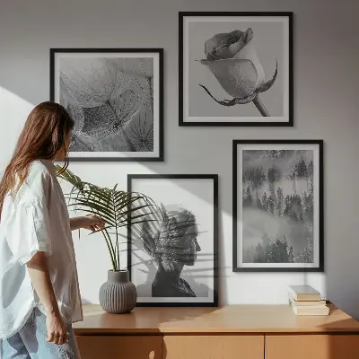 Portret van een vrouw in de mist van het bos meerluik in lijst