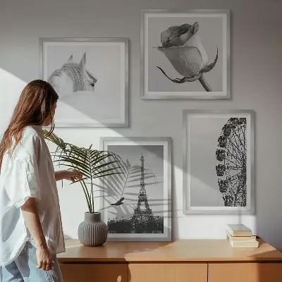 Set van posters met lijst met roze Eiffeltoren, paard en reuzenrad in zwart-wit