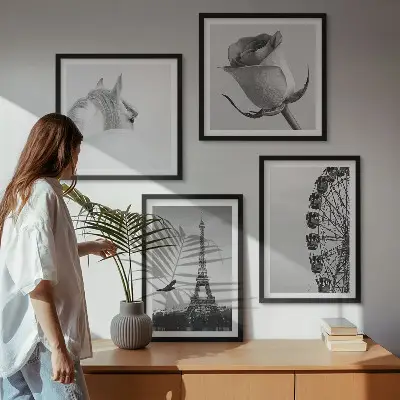 Set van posters met lijst met roze Eiffeltoren, paard en reuzenrad in zwart-wit
