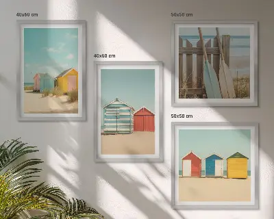 Set posters met lijst kleurrijke huizen aan het strand met zon