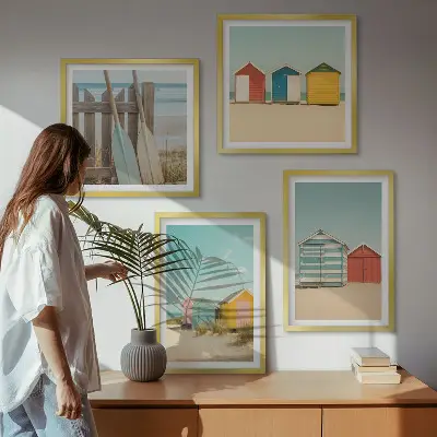 Set posters met lijst kleurrijke huizen aan het strand met zon
