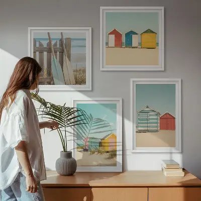 Set posters met lijst kleurrijke huizen aan het strand met zon