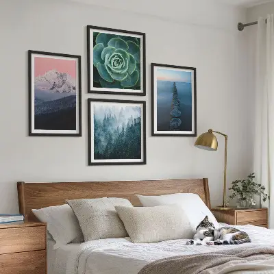 Set posters met lijst met bergen, roze lucht, water en vetplanten