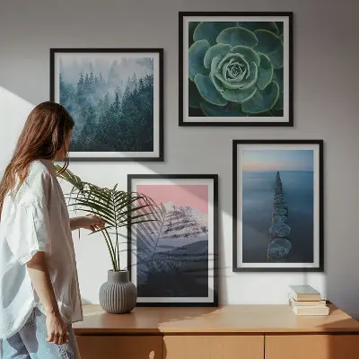 Set posters met lijst met bergen, roze lucht, water en vetplanten