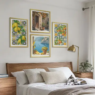 Set van posters met lijst met een afbeelding van citroenen, bloemen en sinaasappels in Italië