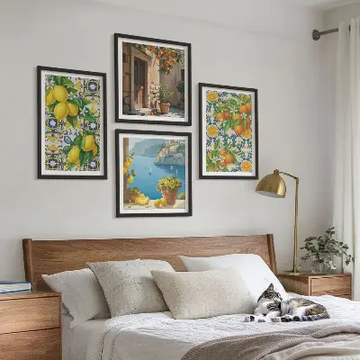 Set van posters met lijst met een afbeelding van citroenen, bloemen en sinaasappels in Italië